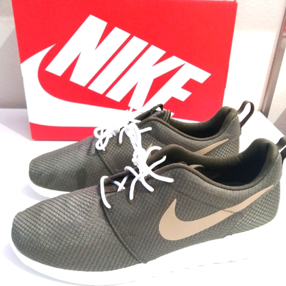 Nike Roshe one 'Cargo Khaki" size 10